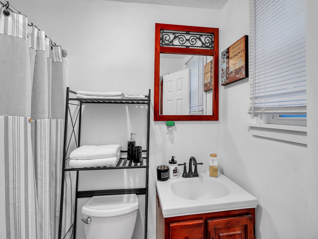 Cottage at the Last Mile - near downtown Vacation Rental in Savannah - RedAwning