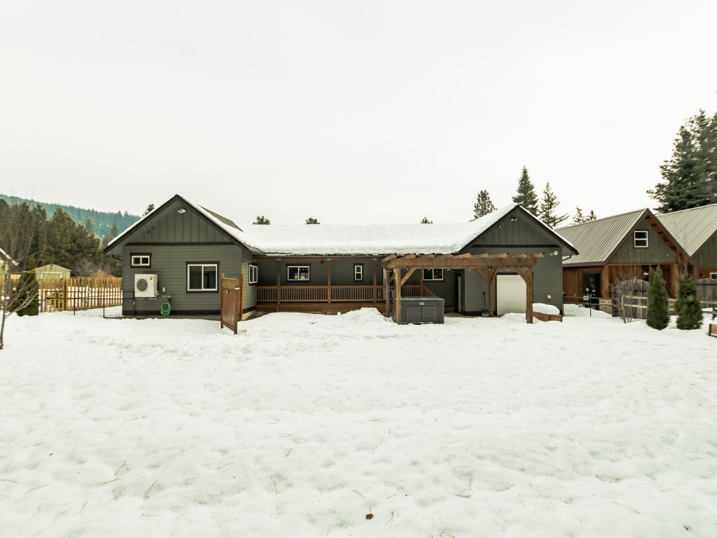Mountain Home with Hot Tub, Sauna, and Game Room Vacation Rental in Ronald - RedAwning