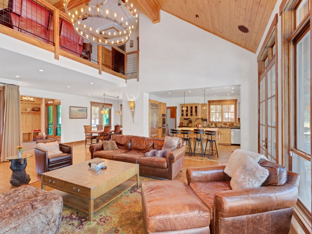 4BR Cabin w/ Hot Tub – Ultimate Truckee Escape Vacation Rental in Truckee - RedAwning