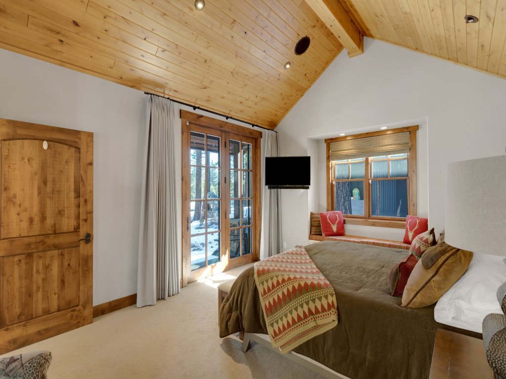 4BR Cabin w/ Hot Tub – Ultimate Truckee Escape Vacation Rental in Truckee - RedAwning