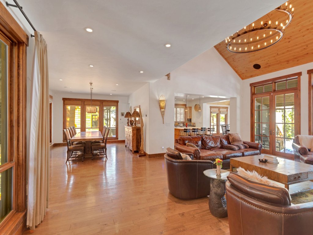 4BR Cabin w/ Hot Tub – Ultimate Truckee Escape Vacation Rental in Truckee - RedAwning
