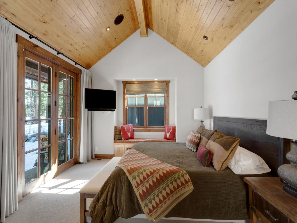 4BR Cabin w/ Hot Tub – Ultimate Truckee Escape Vacation Rental in Truckee - RedAwning