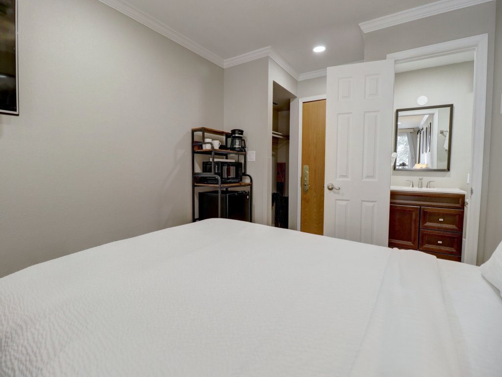 FP105 Foxpine Hotel Room Vacation Rental in Copper Mountain - RedAwning