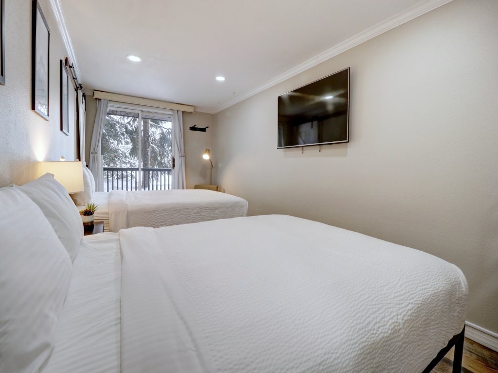 FP105 Foxpine Hotel Room Vacation Rental in Copper Mountain - RedAwning