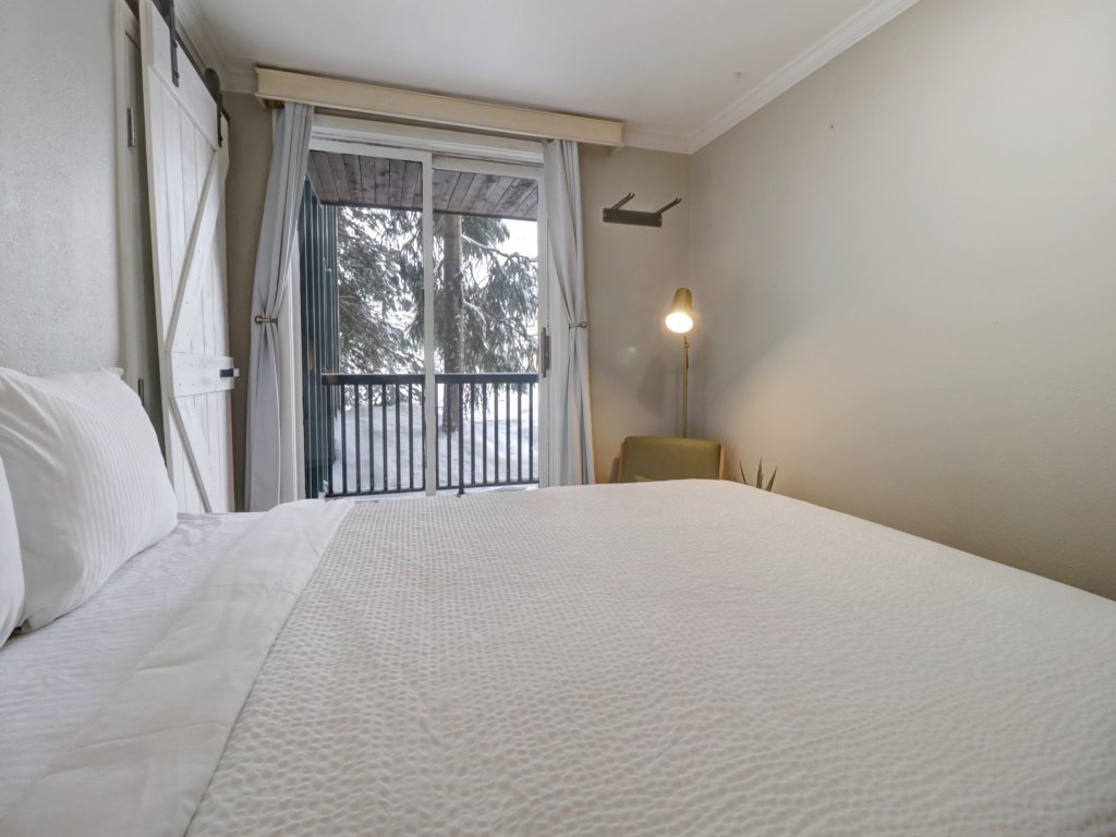 FP105 Foxpine Hotel Room Vacation Rental in Copper Mountain - RedAwning