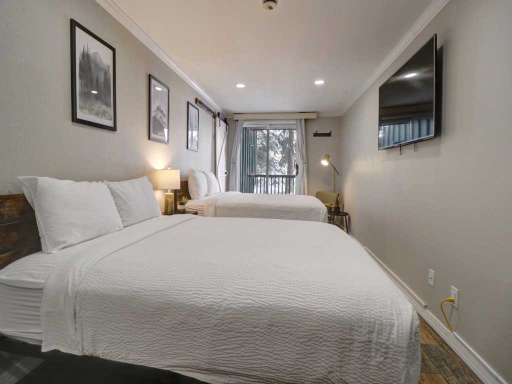 FP105 Foxpine Hotel Room Vacation Rental in Copper Mountain - RedAwning