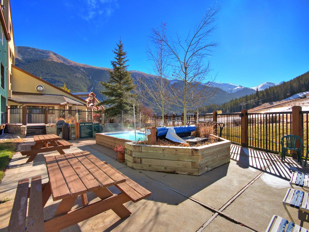 FP105 Foxpine Hotel Room Vacation Rental in Copper Mountain - RedAwning