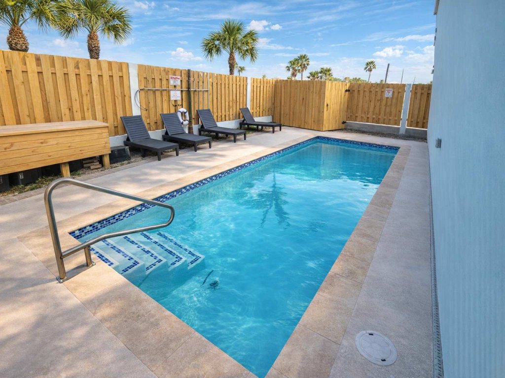 New 3BR Townhome | Sleeps 10 | 2 Levels | Bayside Vacation Rental in South Padre Island - RedAwning