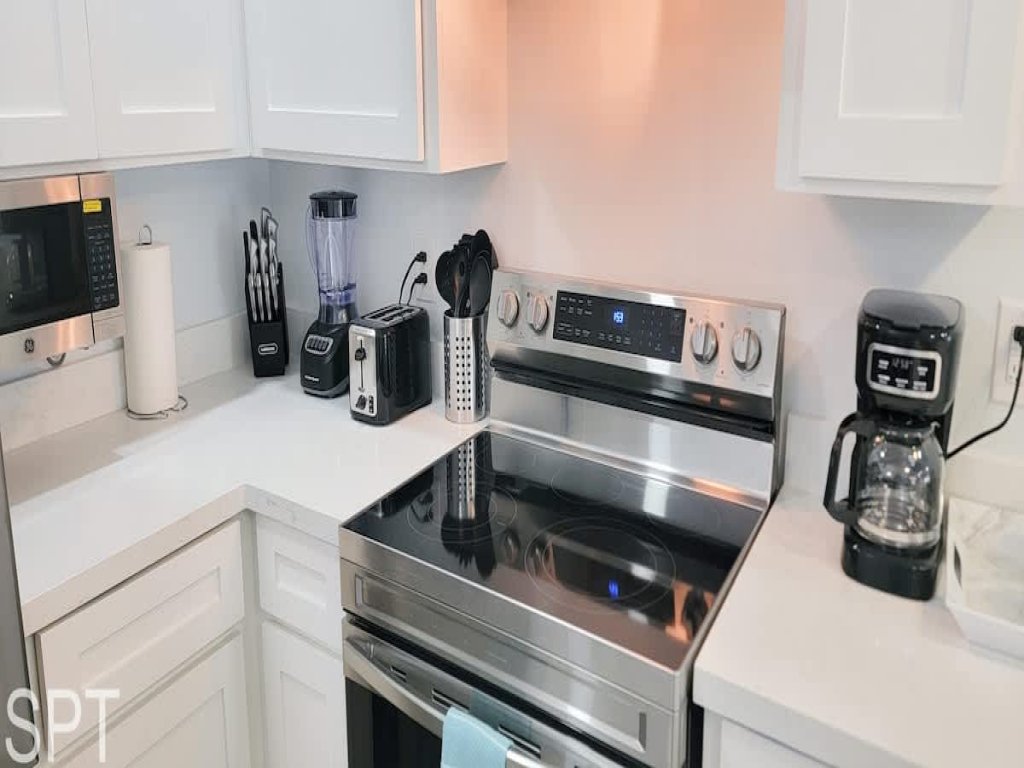 New 3BR Townhome | Sleeps 10 | 2 Levels | Bayside Vacation Rental in South Padre Island - RedAwning