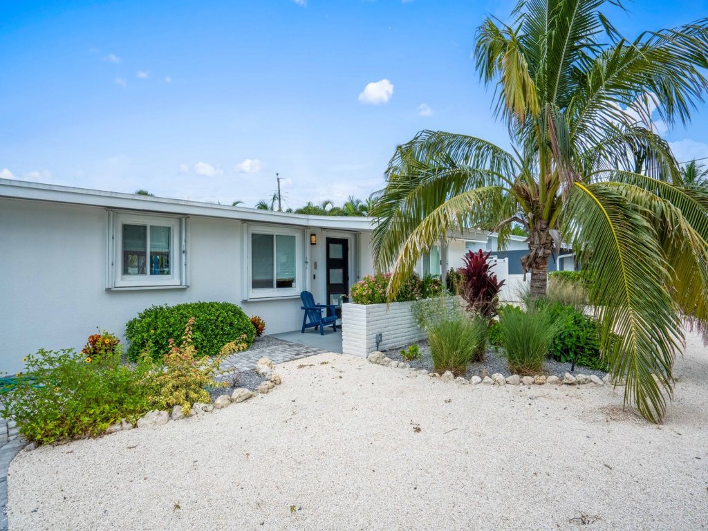 LivinGood Vacation Rental in Holmes Beach - RedAwning
