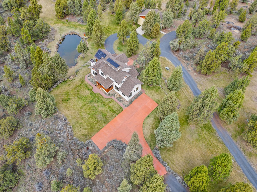 High Lowe Vacation Rental in Bend - RedAwning
