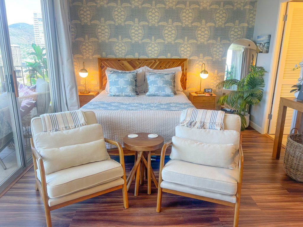 Honu Hideaway Studio at Royal Garden Vacation Rental in Honolulu - RedAwning