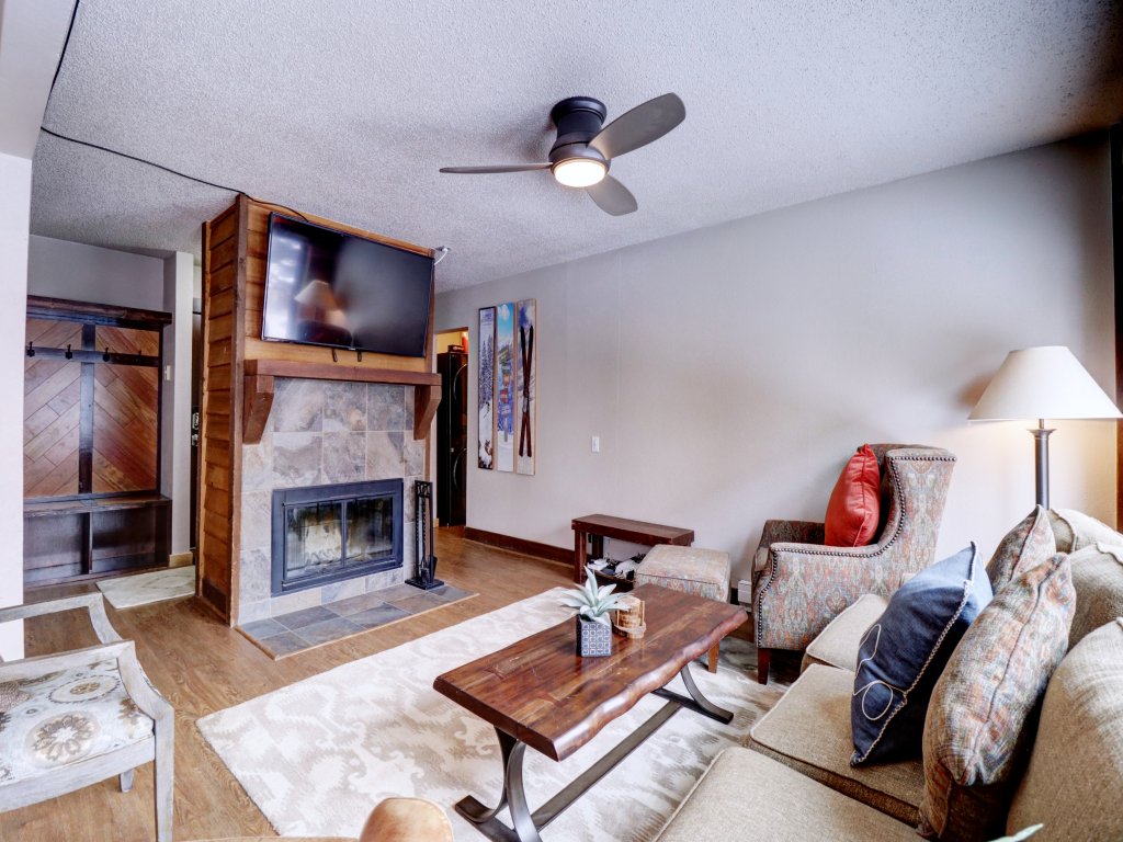 AN202 Anaconda 2Br 2Ba Vacation Rental in Copper Mountain - RedAwning