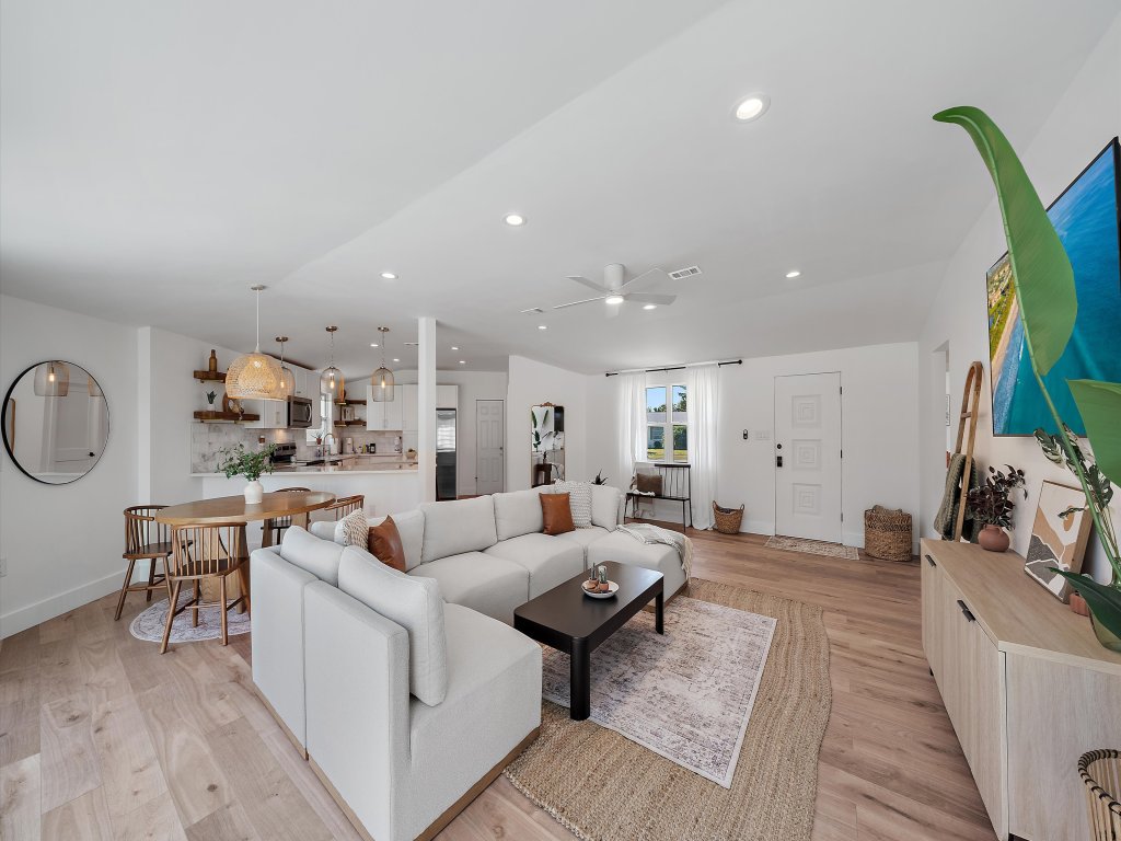 Coastal Cottage Vacation Rental in Sarasota - RedAwning