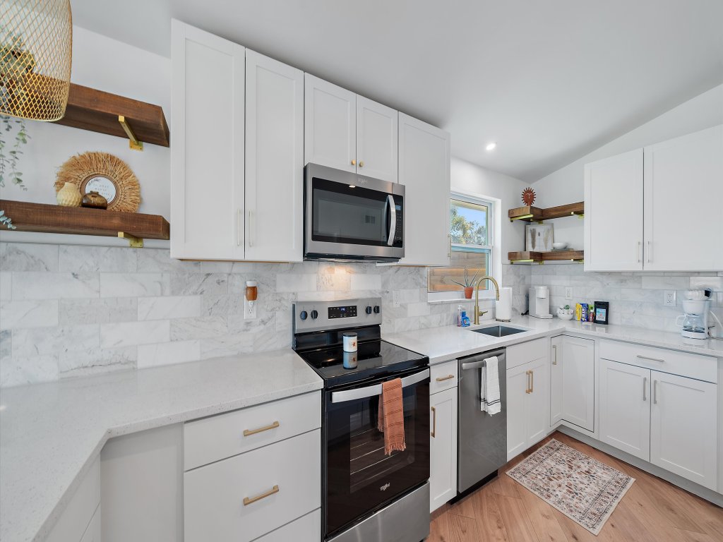 Coastal Cottage Vacation Rental in Sarasota - RedAwning