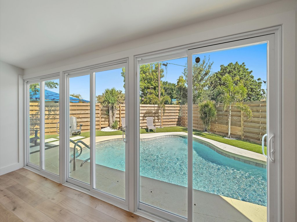 Coastal Cottage Vacation Rental in Sarasota - RedAwning