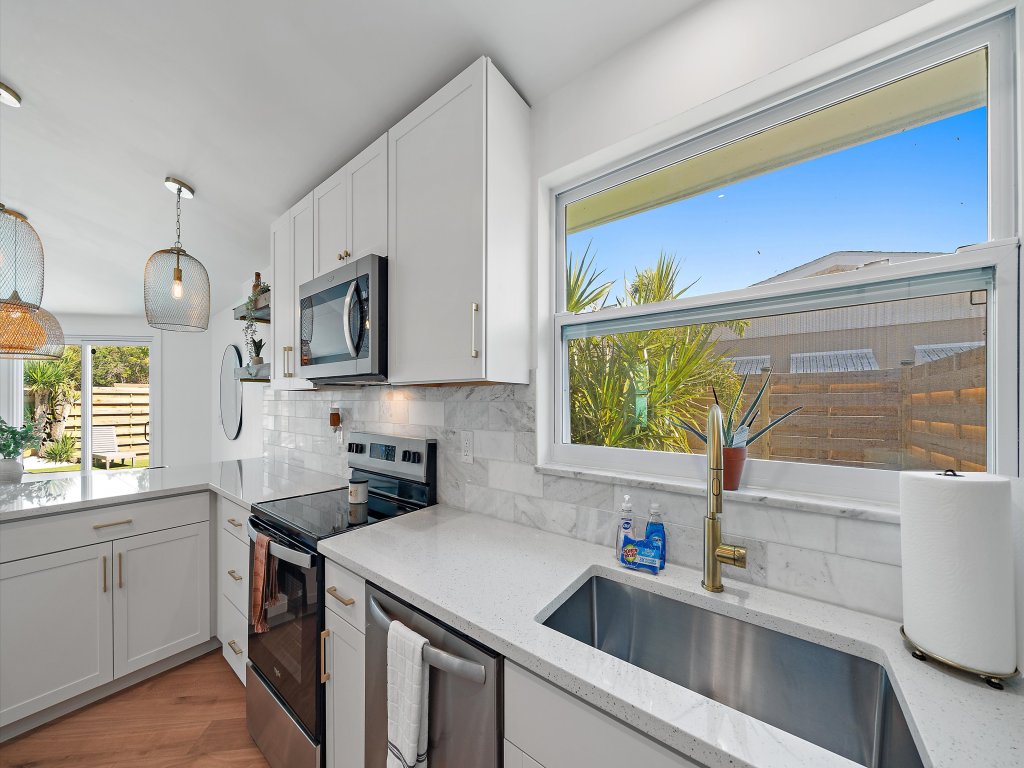 Coastal Cottage Vacation Rental in Sarasota - RedAwning