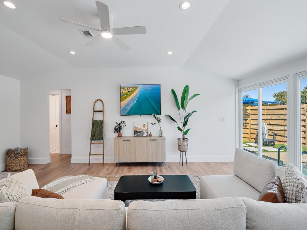 Coastal Cottage Vacation Rental in Sarasota - RedAwning