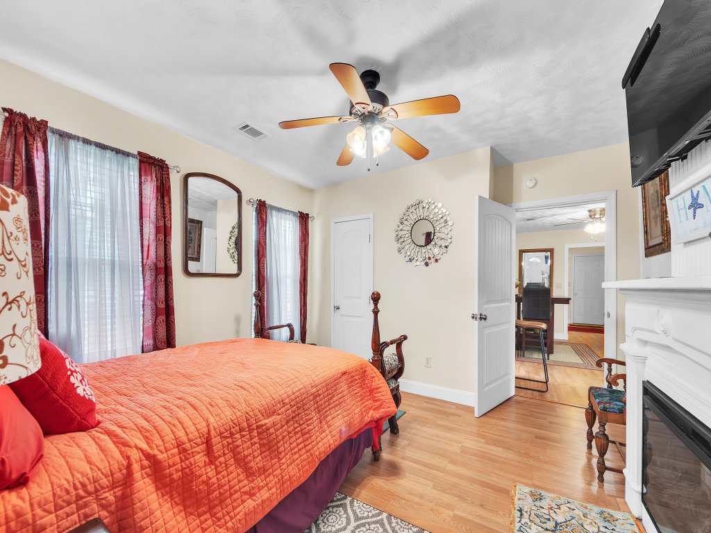 Walk to Beach & Old Town - Bay St. Louis Retreat Vacation Rental in Mississippi - RedAwning