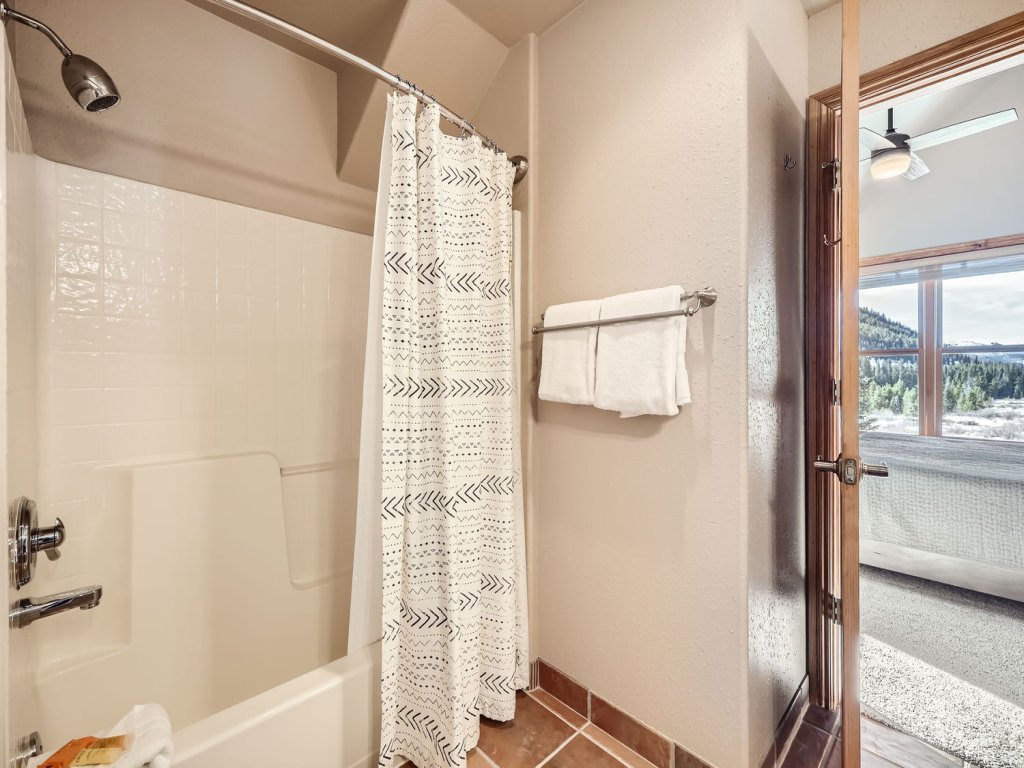 5959 Hidden River Lodge Vacation Rental in Keystone - RedAwning