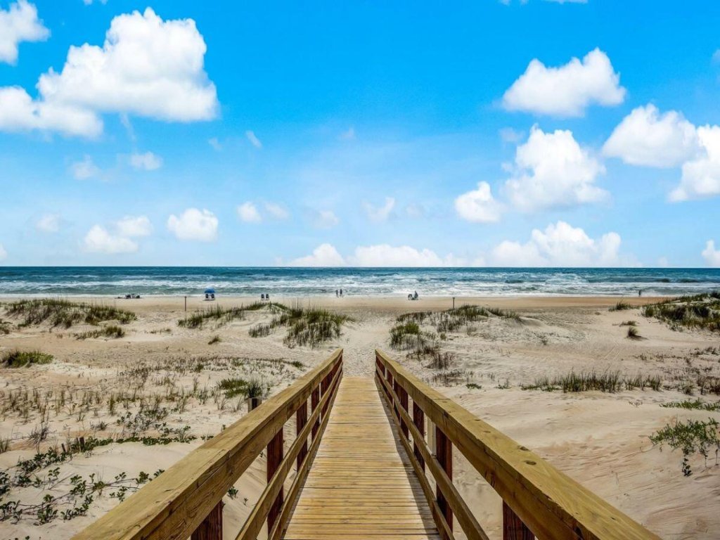 Mystic Sands I Steps to Beach I Free activities Vacation Rental in Florida - RedAwning