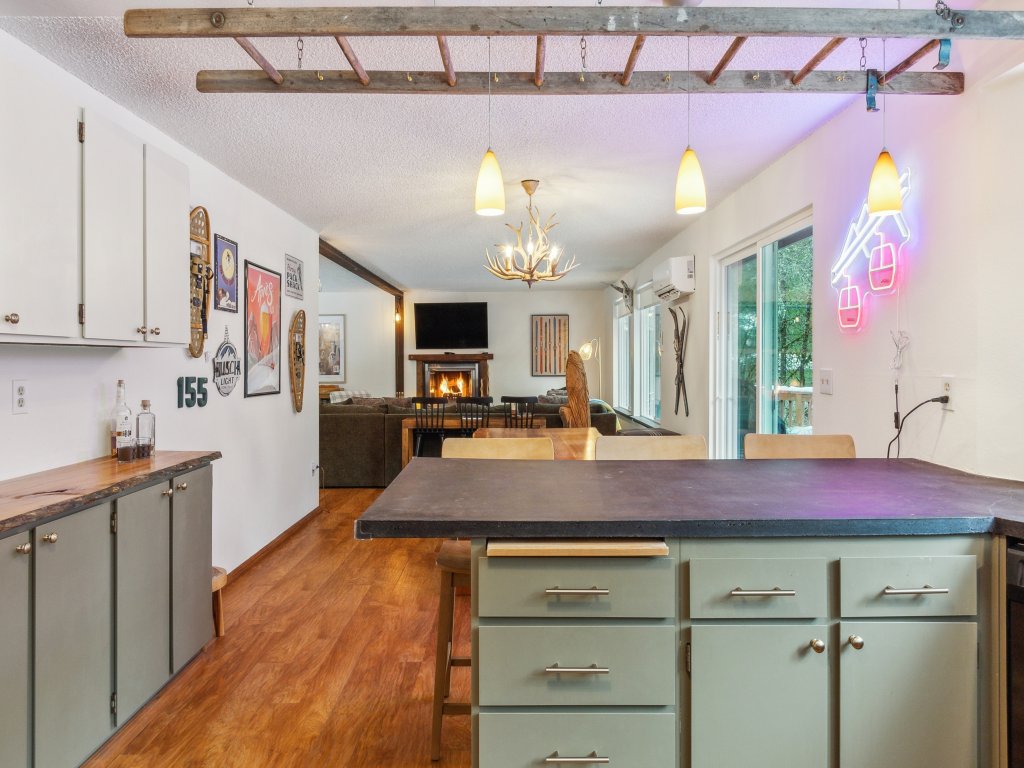 PackShack - Cozy Ski Cabin Mins from White Pass Vacation Rental in Packwood - RedAwning