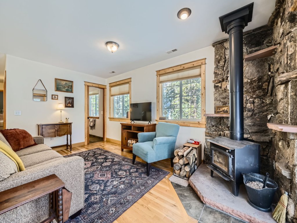 Moon Creek Cabin 4WD Vacation Rental in Colorado - RedAwning