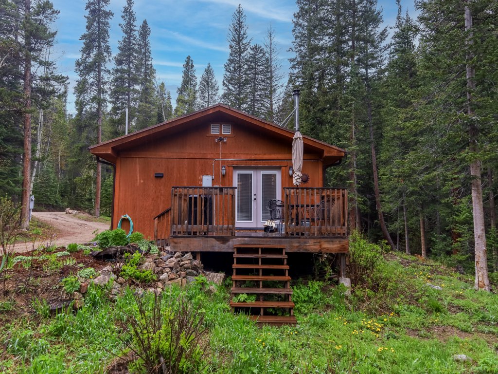 Moon Creek Cabin 4WD Vacation Rental in Colorado - RedAwning