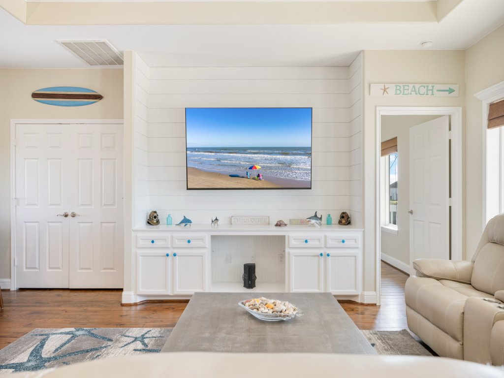 Gulf Winds Vacation Rental in Texas - RedAwning