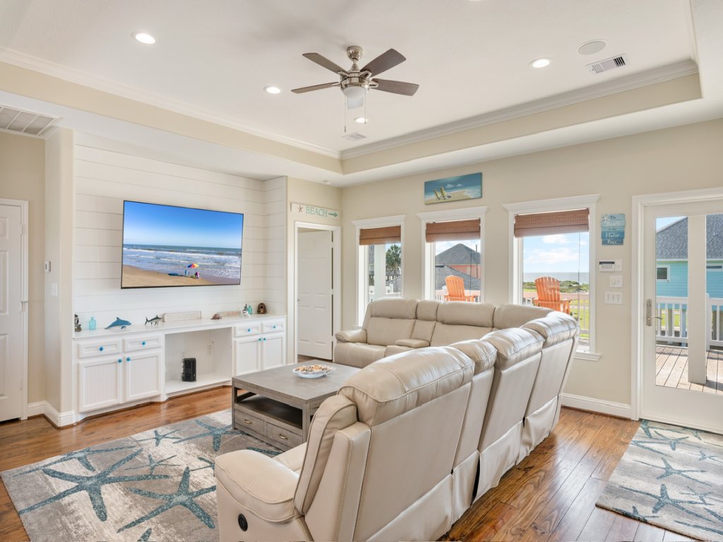 Gulf Winds Vacation Rental in Texas - RedAwning