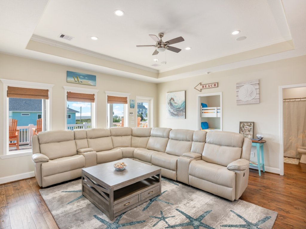 Gulf Winds Vacation Rental in Texas - RedAwning