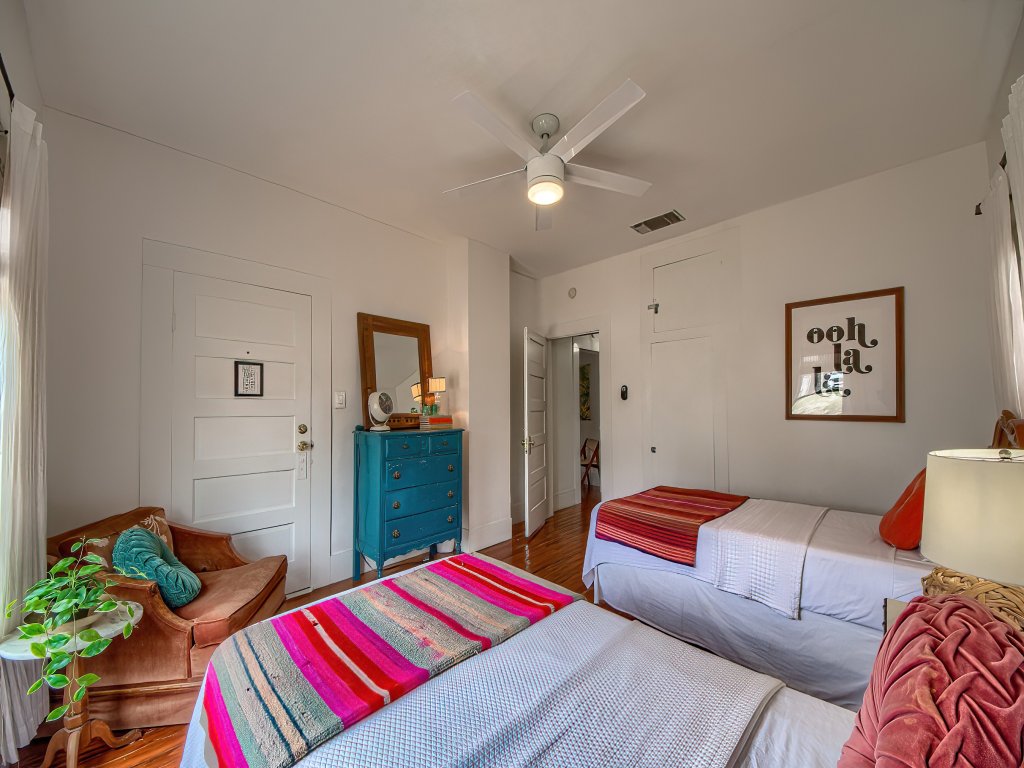 DT 332 Havana Haus Vacation Rental in New Braunfels - RedAwning