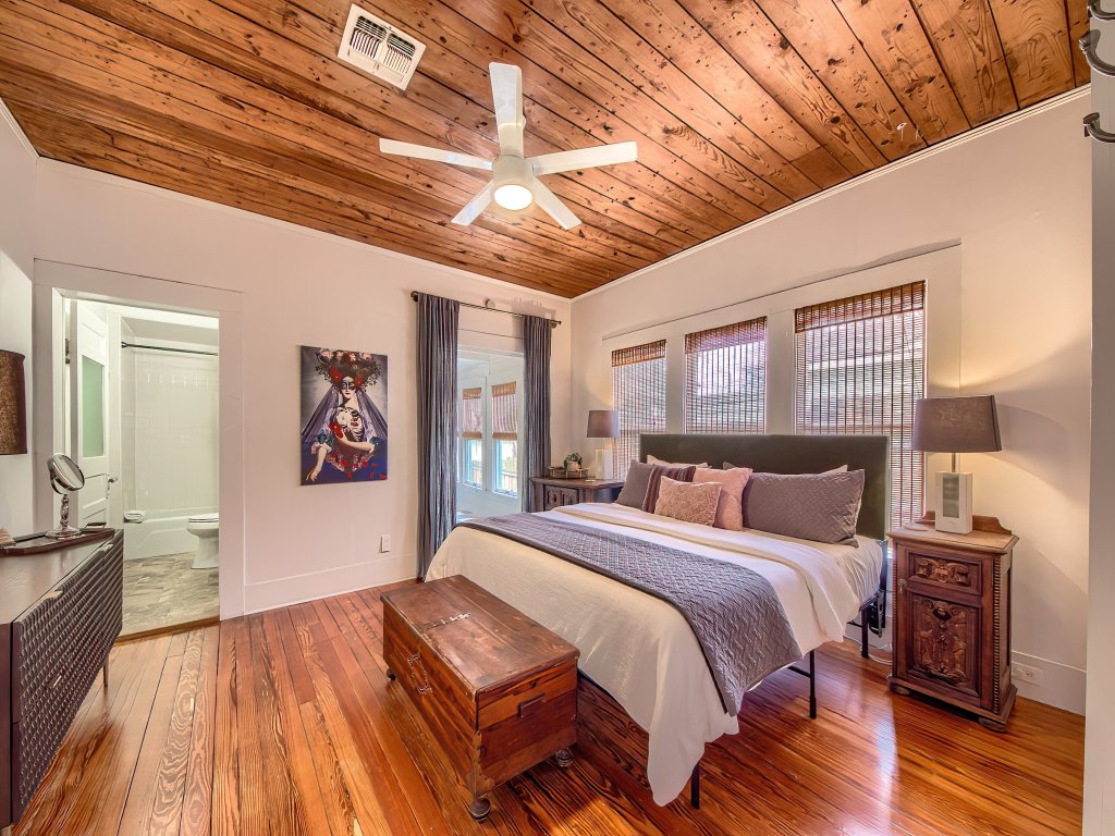 DT 332 Havana Haus Vacation Rental in New Braunfels - RedAwning