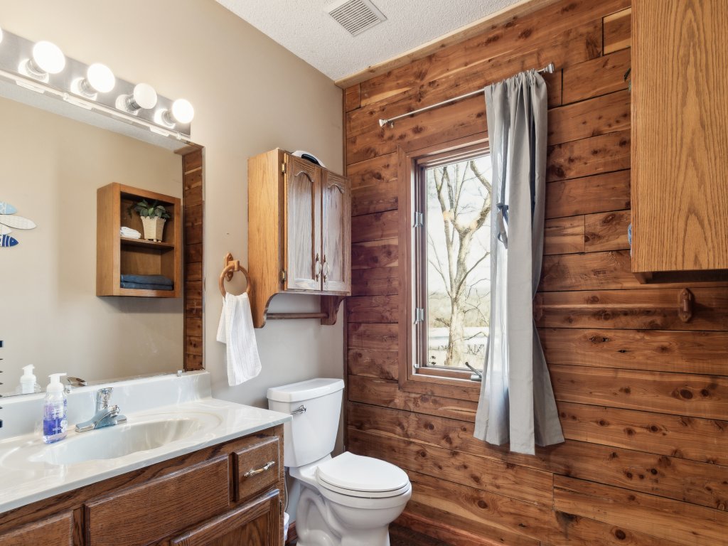 Lakelife at Somerset - Hot Tub, Deck & Views Vacation Rental in Kentucky - RedAwning