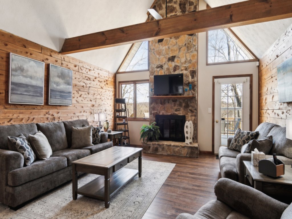 Lakelife at Somerset - Hot Tub, Deck & Views Vacation Rental in Kentucky - RedAwning
