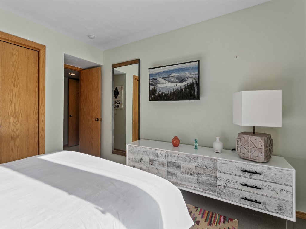 2060 Solamere Drive - Four Bedroom Home Vacation Rental in Park City - RedAwning