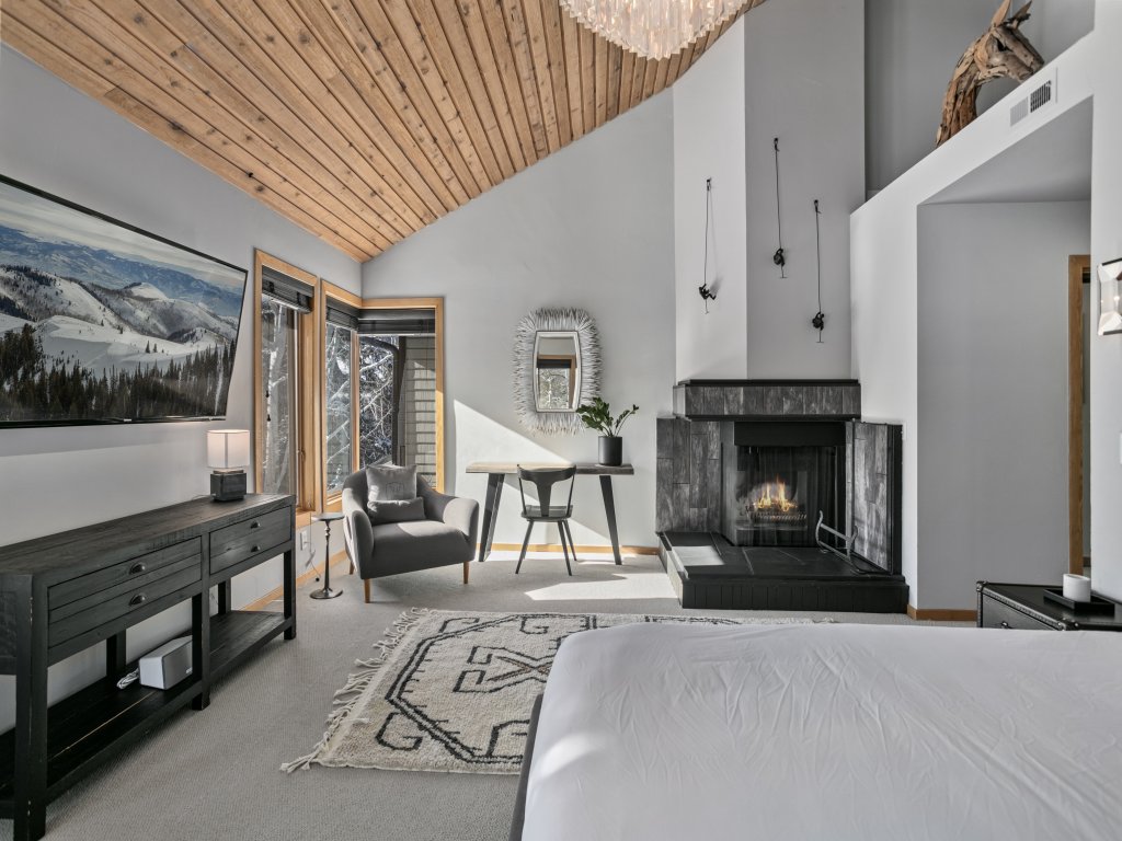 2060 Solamere Drive - Four Bedroom Home Vacation Rental in Park City - RedAwning