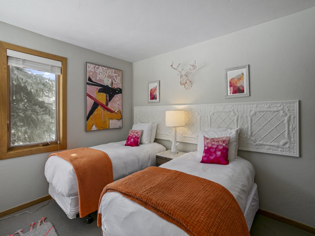 2060 Solamere Drive - Four Bedroom Home Vacation Rental in Park City - RedAwning