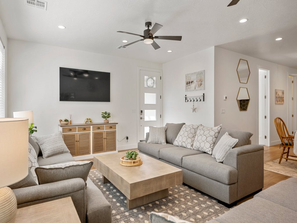 Beech Bungalow Vacation Rental in St. George - RedAwning