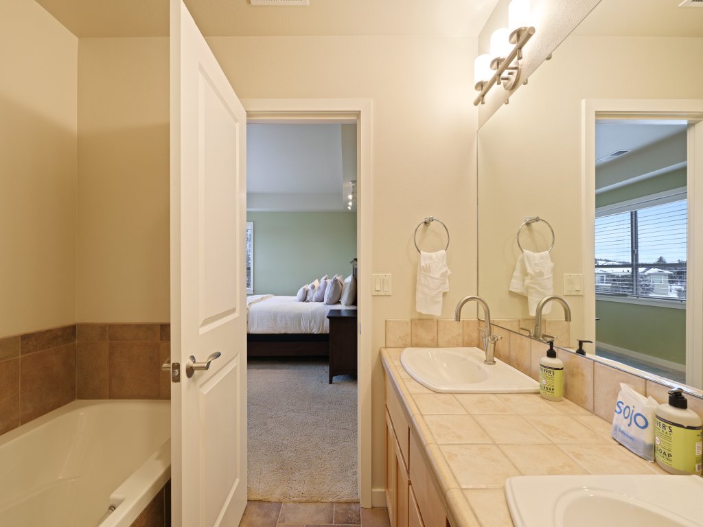 Presidio Park Vacation Rental in Redmond - RedAwning