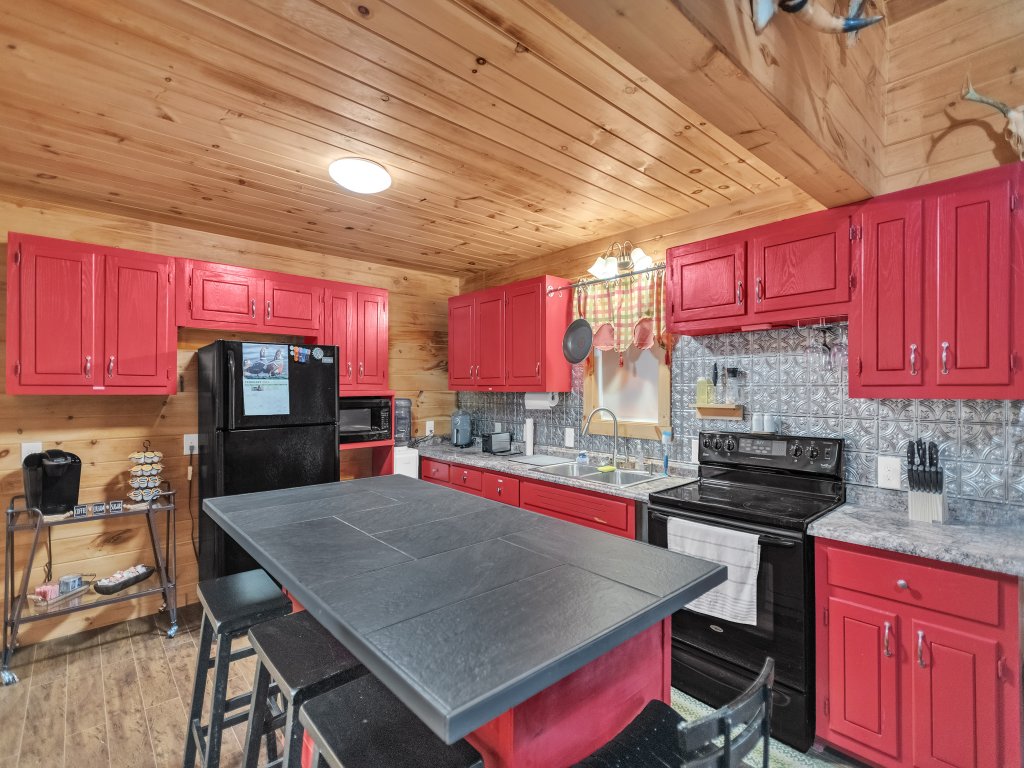 Hillside Hideaway Vacation Rental in Tennessee - RedAwning