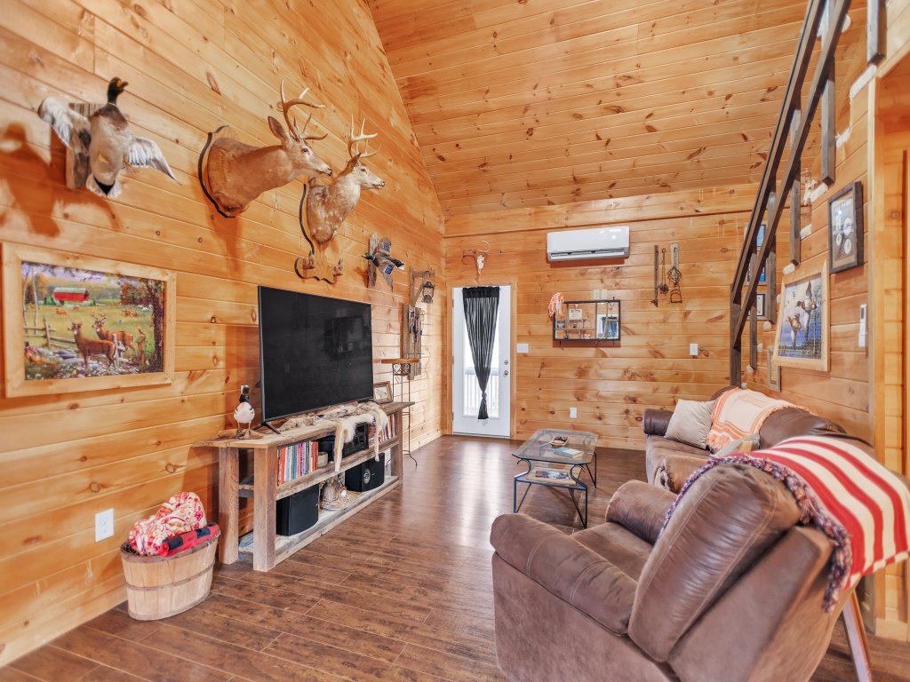 Hillside Hideaway Vacation Rental in Tennessee - RedAwning