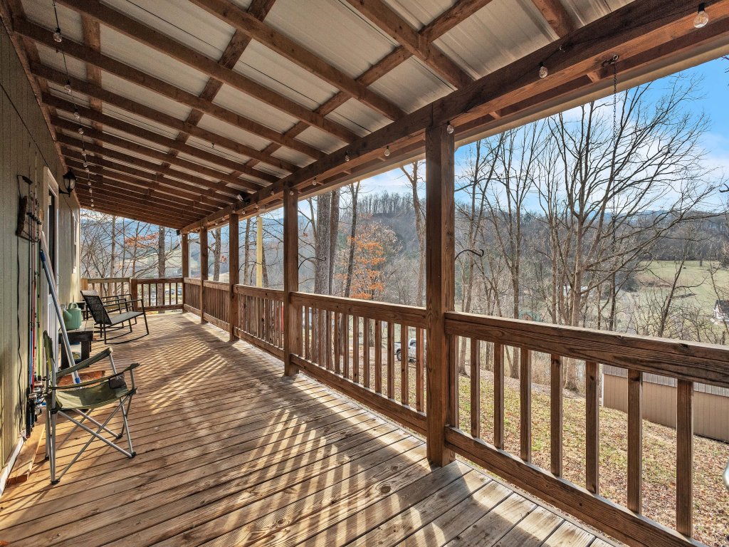 Hillside Hideaway Vacation Rental in Tennessee - RedAwning