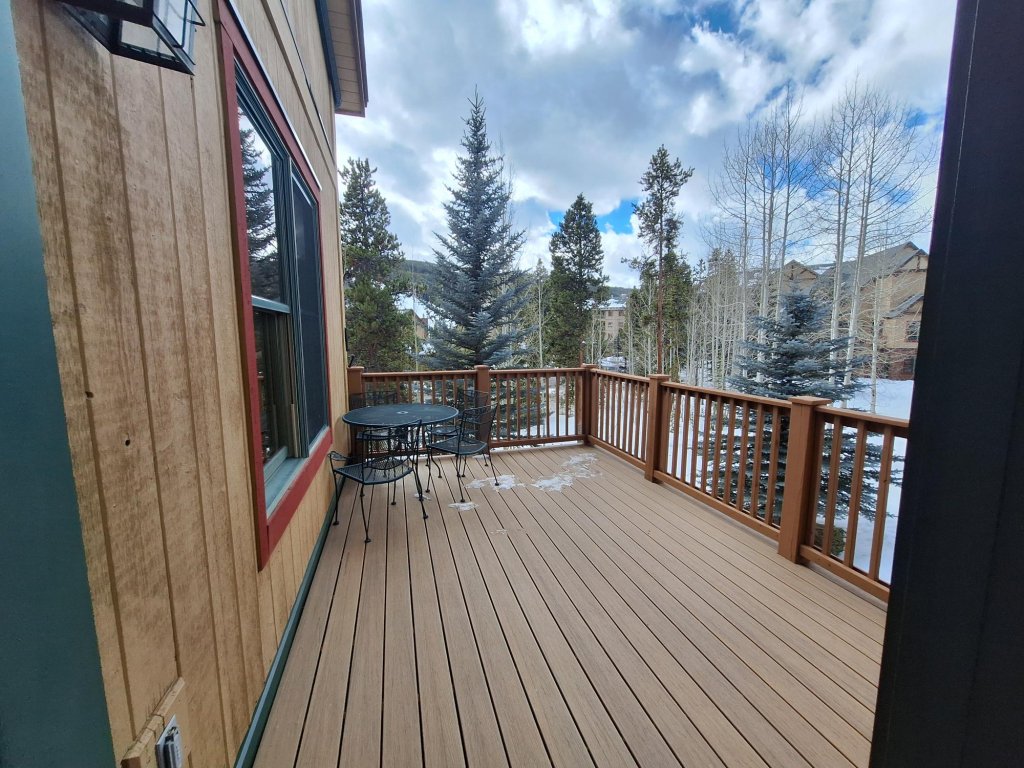 3BR Red Hawk Townhome - Gondola Access Vacation Rental in Keystone - RedAwning