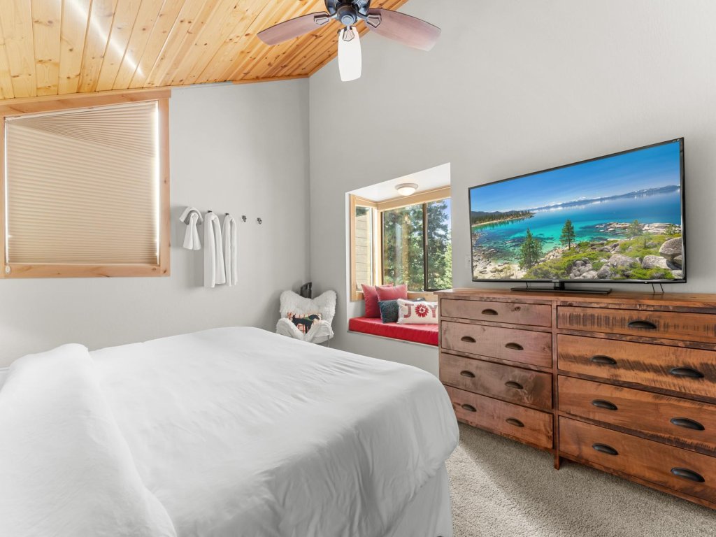 Indian Hills Charming Townhome Vacation Rental in Truckee - RedAwning