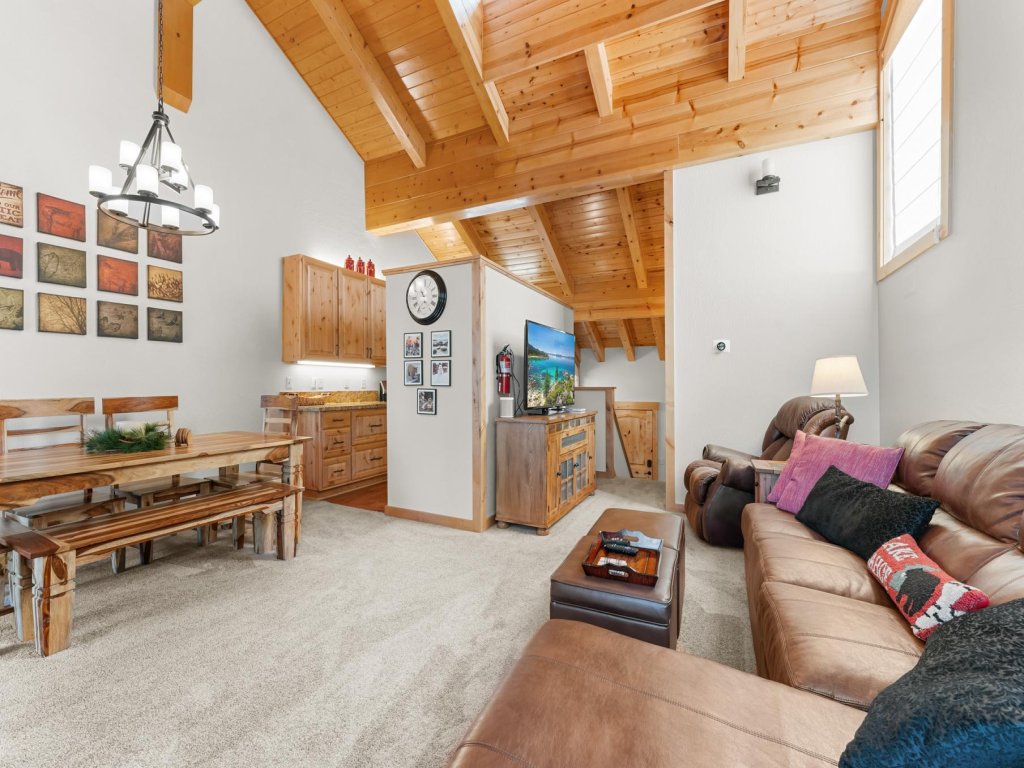 Indian Hills Charming Townhome Vacation Rental in Truckee - RedAwning