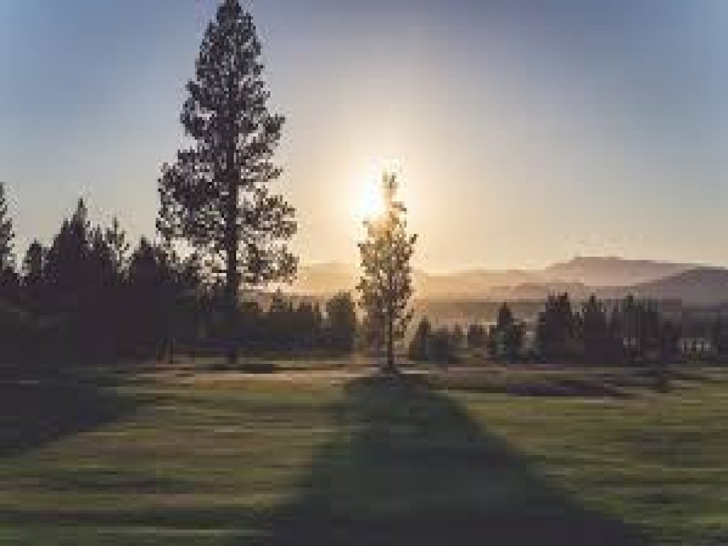 Indian Hills Charming Townhome Vacation Rental in Truckee - RedAwning