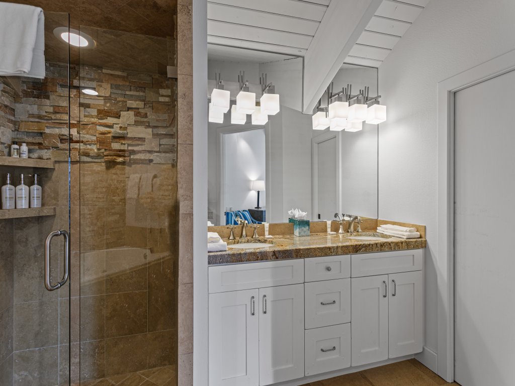 1688 - Five Bedroom with Hot Tub Pinnacle Vacation Rental in Park City - RedAwning