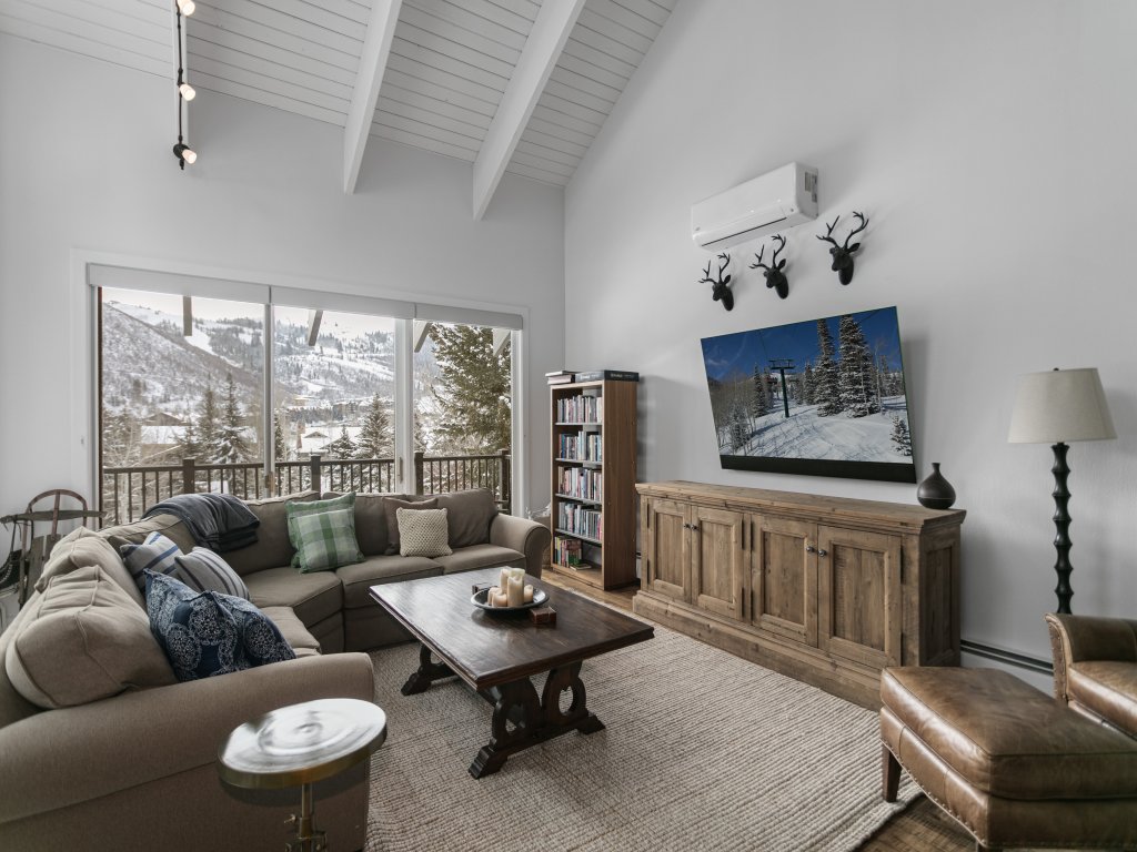 1688 - Five Bedroom with Hot Tub Pinnacle Vacation Rental in Park City - RedAwning