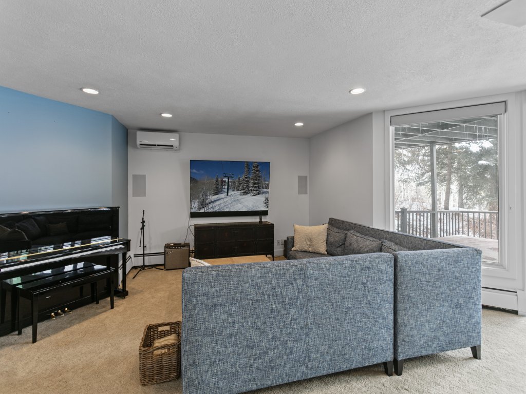 1688 - Five Bedroom with Hot Tub Pinnacle Vacation Rental in Park City - RedAwning